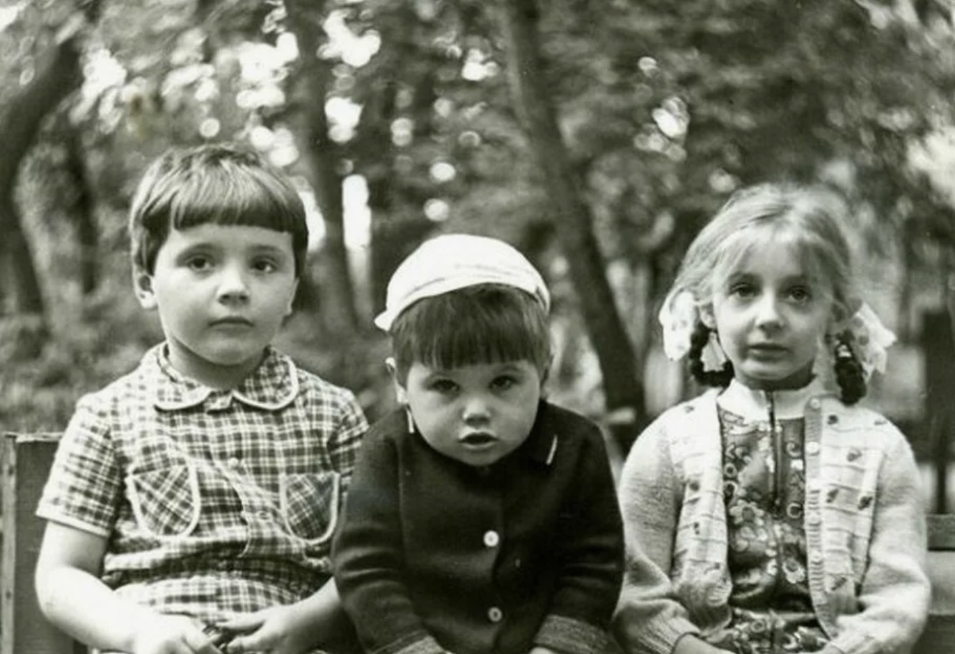 Оживленное видео портрета: AI добавила дыхание, моргание и естественные движения лица